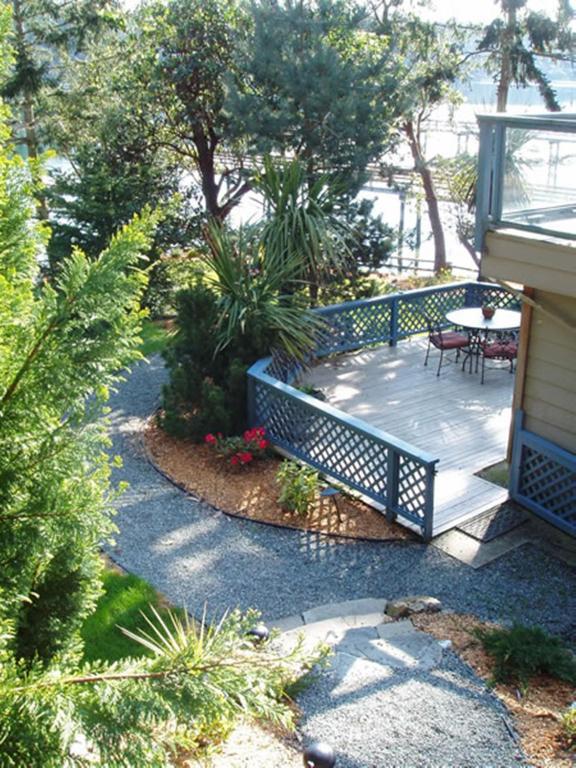 Arbutus Point Oceanfront B And B Long Harbour Room photo